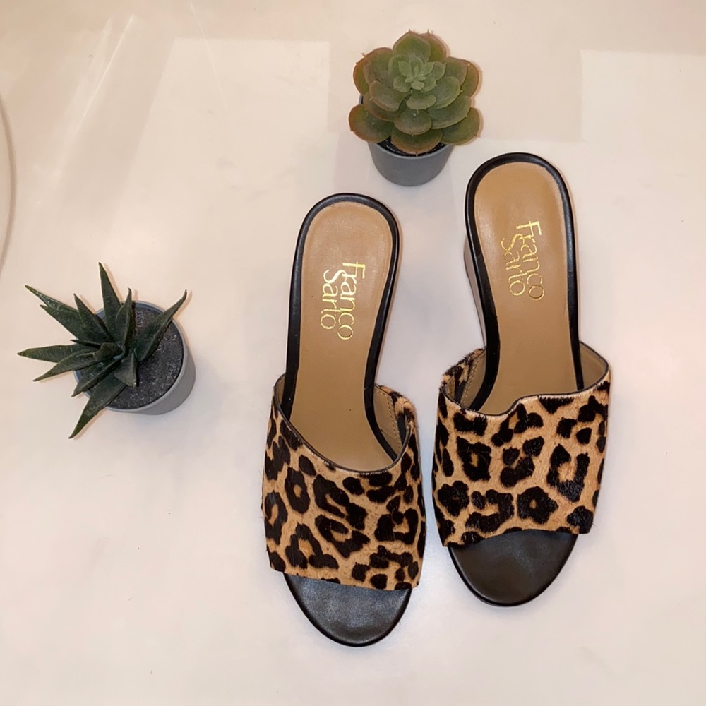 Short cheetah wedges